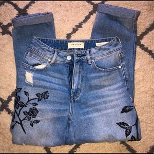 Rose detailed mom jeans